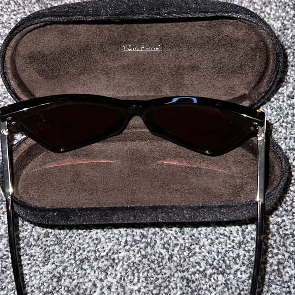 Tom Ford.
Tallulah Cat Eye Sunglasses. Brown. - Picture 8 of 10